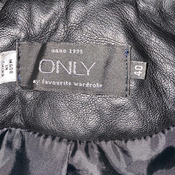 Veste de similicuir et mouton Only size 40 or US 10. - Picture 2 of 4